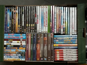 Große private Sammlung an DVDs und CDs abzugeben.