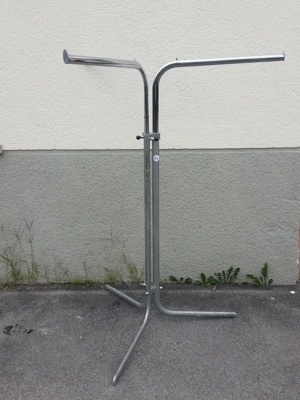 Stabiler Kleiderständer dreiarmig Bild 2