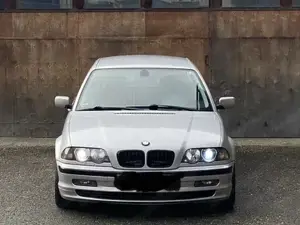 1999 BMW 323i E46 *01 27 PICKERL* Bild 2