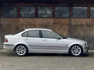 1999 BMW 323i E46 *01 27 PICKERL* Bild 8