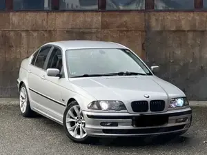 1999 BMW 323i E46 *01 27 PICKERL* Bild 4