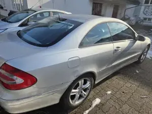 Zu Verkaufen Mercedes 240 CLK Bild 6