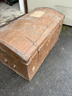 Alte Truhe Bild 2