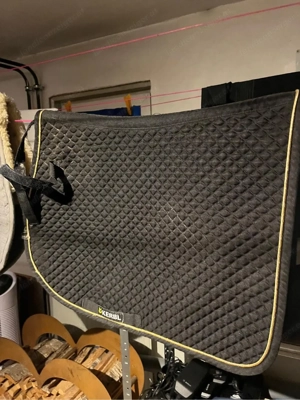 Pferde-Satteldecke zu verschenken Bild 4