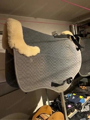 Pferde-Satteldecke zu verschenken