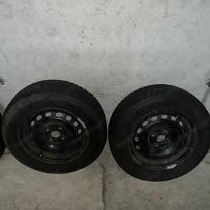 4x Winterreifen auf stahlfelgen 195 65 15 H  LK5x108 Bild 2