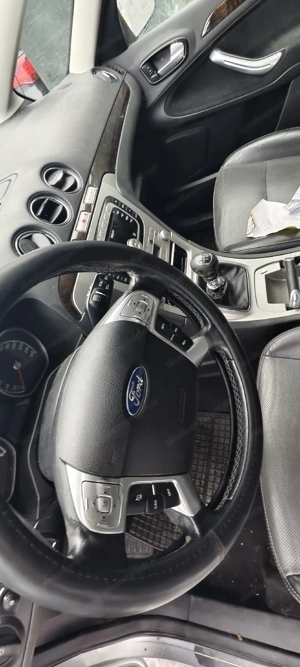 Ford Galaxy Unfall Auto Export Bild 2