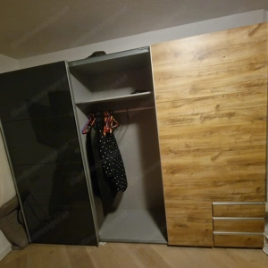 Kleiderschrank groß Bild 3