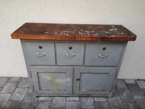 Schrank aus Vollholz  zu verschenken