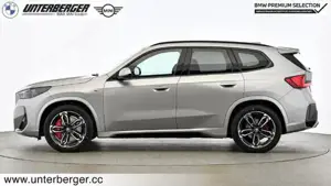 BMW iX1 xDrive30 M Sportpaket // Anhängerkupplung // Head-Up // Panorama Glasdach Bild 3