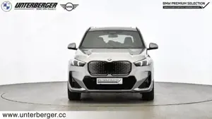 BMW iX1 xDrive30 M Sportpaket // Anhängerkupplung // Head-Up // Panorama Glasdach Bild 2