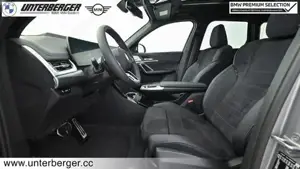 BMW iX1 xDrive30 M Sportpaket // Anhängerkupplung // Head-Up // Panorama Glasdach Bild 9