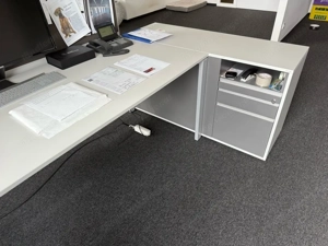 BENE Schreibtisch incl. Container 200x80, 132x45 Neuwertig!. Bild 3