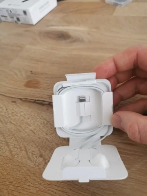 APPLE EarPods Kopfhörer mit Lightning Anschluss Bild 2