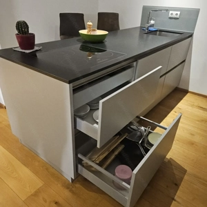Schöne Einbauküche zu verkaufen Bild 5