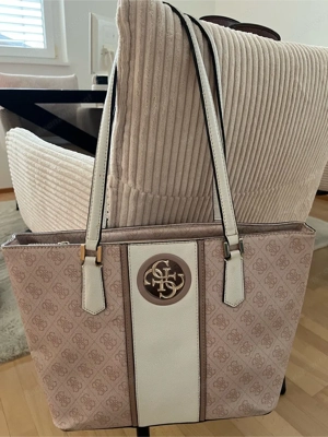 Guess Handtasche Bild 4