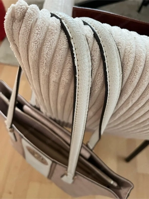 Guess Handtasche Bild 2