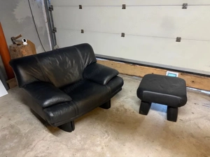 Ledersessel mit Hocker