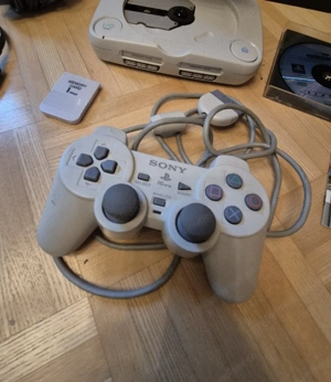 Sony PSone PS1 mit Spiel und Controller Bild 2