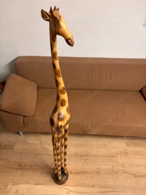 Geschnitzte Holzgiraffe aus Namibia Bild 3