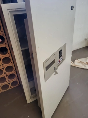 Großer Stahltresor mit Schubladenfach Bild 4