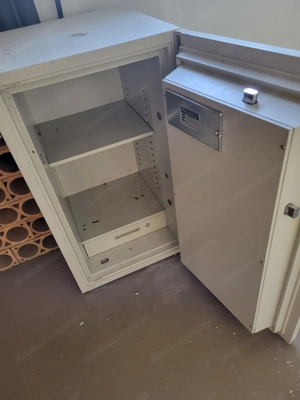 Großer Stahltresor mit Schubladenfach Bild 2