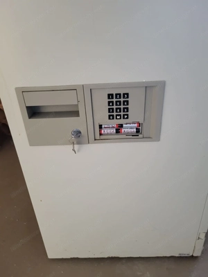 Großer Stahltresor mit Schubladenfach Bild 3