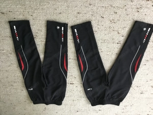 2 neuwertige Trainingshosen unserer Zwillinge Gr. 9-10, v  Jako 