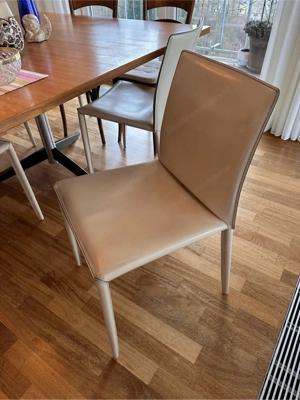 Massiver Holztisch mit Lederstühlen - Esszimmer Set Bild 4