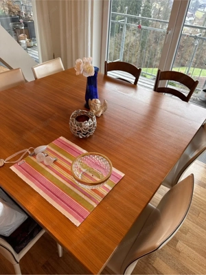 Massiver Holztisch mit Lederstühlen - Esszimmer Set Bild 2