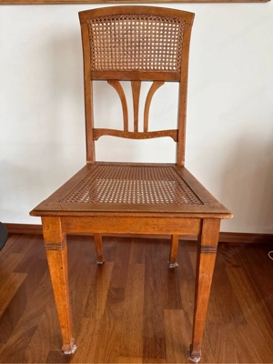 Handgefertigter Holzstuhl mit Wiener Geflecht Bild 2