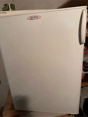 Weißer Gefrierschrank kompakt