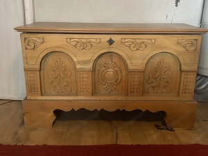 Schöne Holztruhe - handgefertigt Bild 2