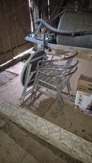    Diverse Gartenstühle und ein Tisch   günstig abzugeben Bild 2