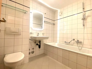 Sanierte 3-Zimmer Gartenwohnung mit Garage, Terrasse, Garten und Keller in Top-Lage! Bild 7