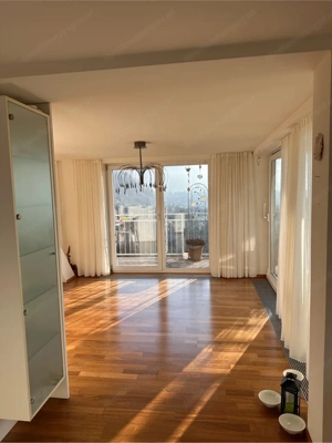 Altbau Dachgeschosswohnung mit Balkon, Garten, Stauraum, Garage Bild 3