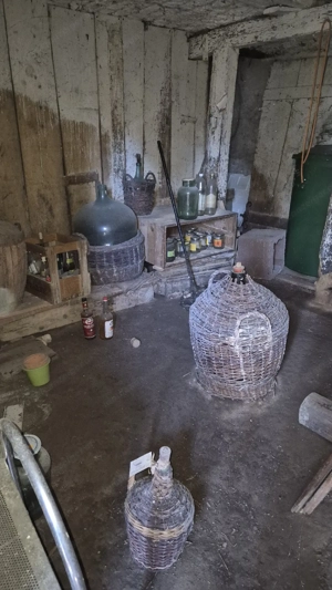 Sehr alte Glasballons   Gärballons mit Weidenkorb   originaler Kellerfund Bild 3