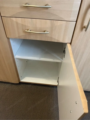 hellbraune Kommode  Bild 5