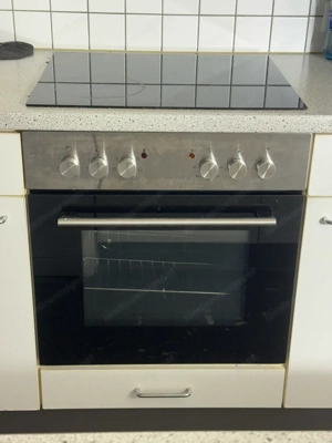 Küche mit Geräten Bild 4