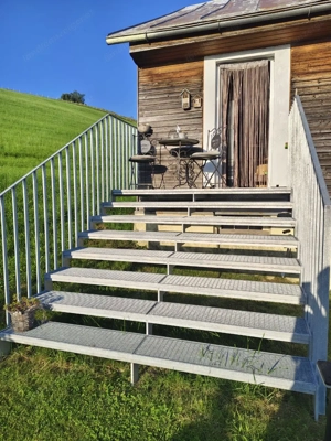 Gartentreppe mit Gitterrost Bild 2