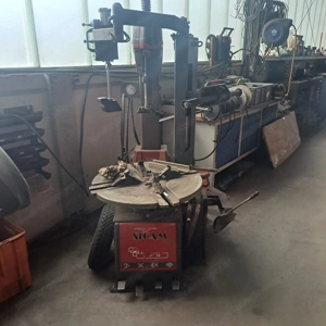 Radmontier- u. Wuchtmaschine Bild 2