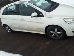 Mercedes B180 Benzin Bj 2011 Euro 1450.-  Tüv 9 2027 Bild 3