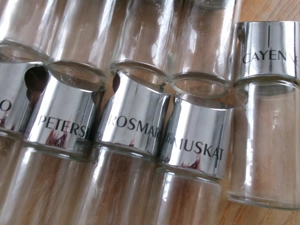 15 Gewürzbehälter mit Schraubverschluß Bild 4