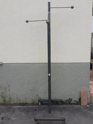 Kleiderständer aus Edelstahl  Handarbeit Bild 3