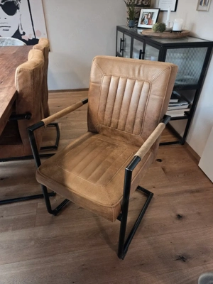 Tisch und Stühle Bild 2