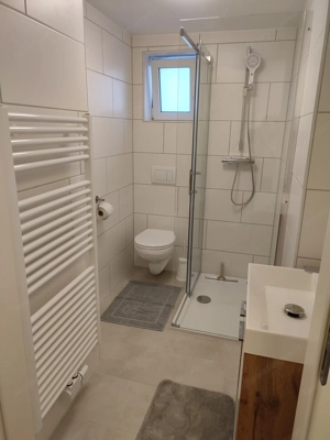 Vermiete ab 1. April 2026 Zimmer in 3er WG mit eigenem Badezimmer Bild 4