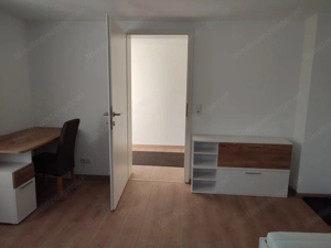 Vermiete ab 1. April 2026 Zimmer in 3er WG mit eigenem Badezimmer Bild 2