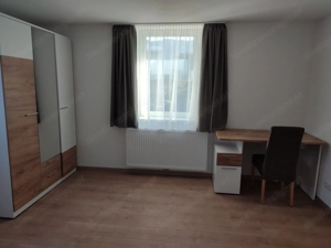 Vermiete ab 1. April 2026 Zimmer in 3er WG mit eigenem Badezimmer Bild 3