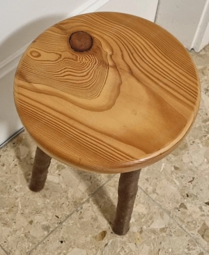 Holz Hocker aus Lärche und Ästen Bild 2