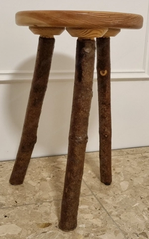 Holz Hocker aus Lärche und Ästen Bild 3